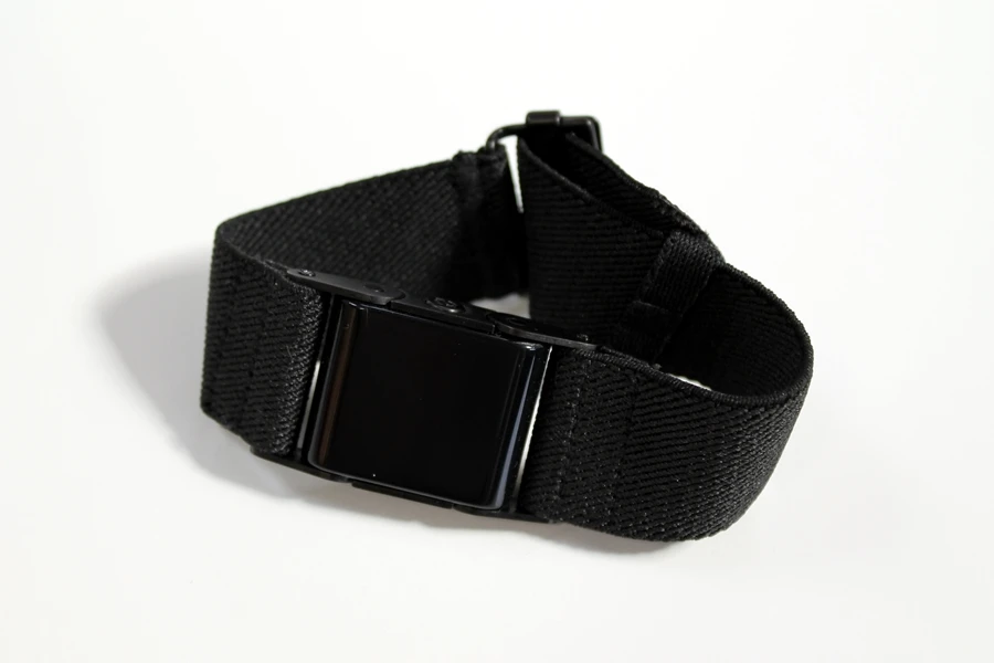 The PulseOn is small with a curved glass screen