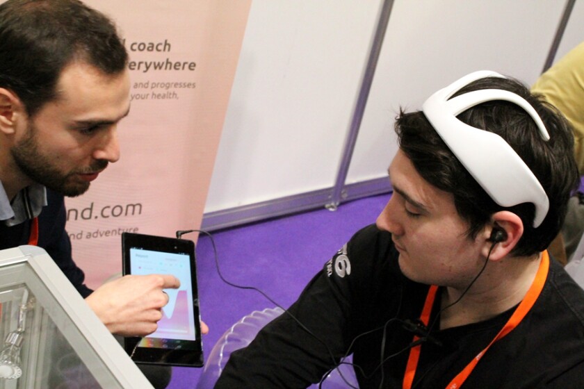 Melomind session performance results are recorded, analyzed and visualized by the accompanying app (Photo: Stu Robarts/Gizmag.com)