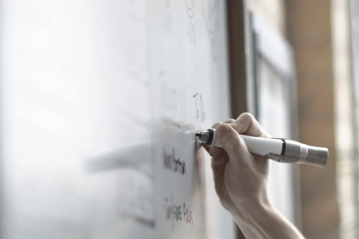 The Equil Smartmarker can stream notes made on a whiteboard surface to mobile devices