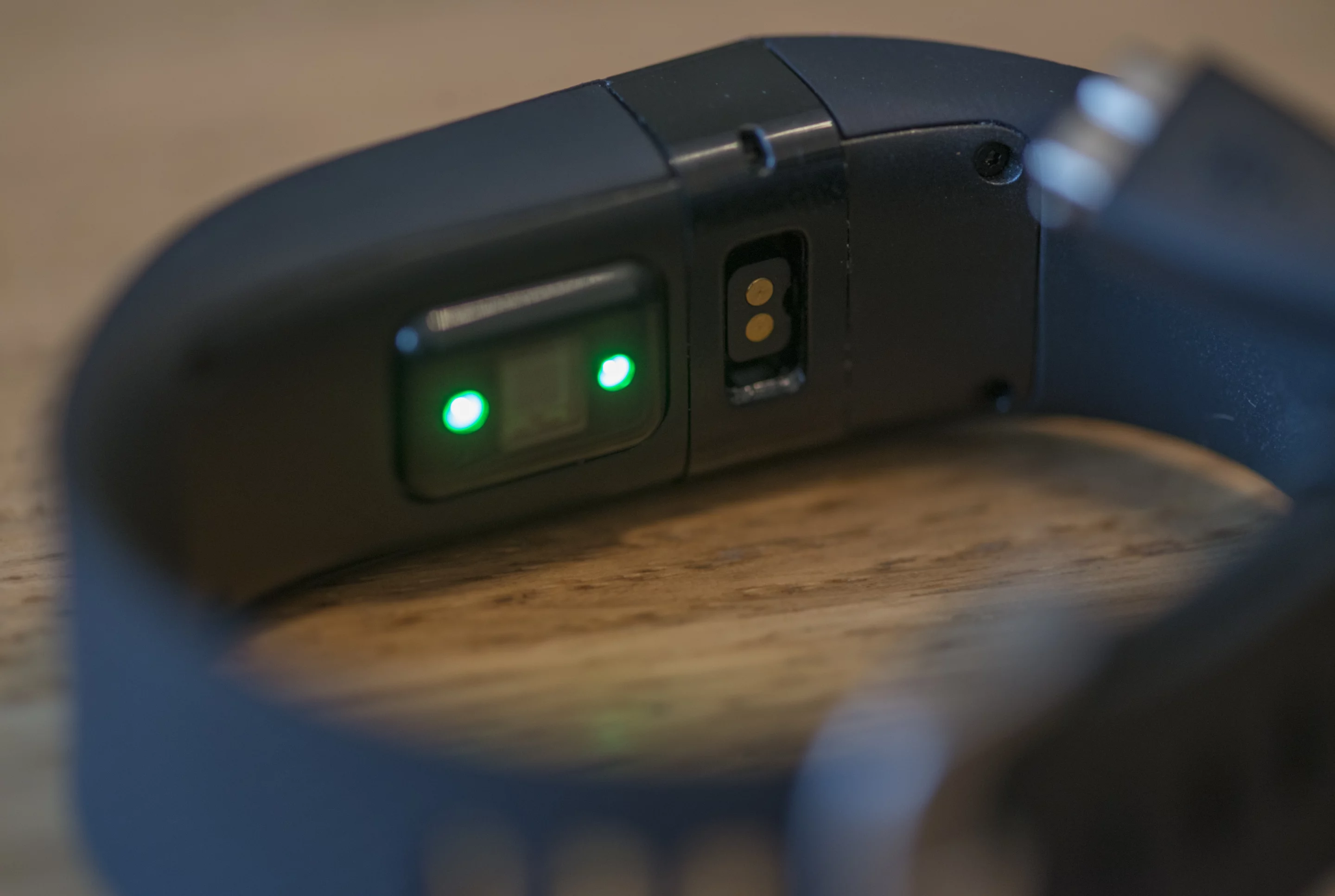 The built-in heart rate sensor of the Fitbit Charge HR (Photo: Gizmag/Simon Crisp)