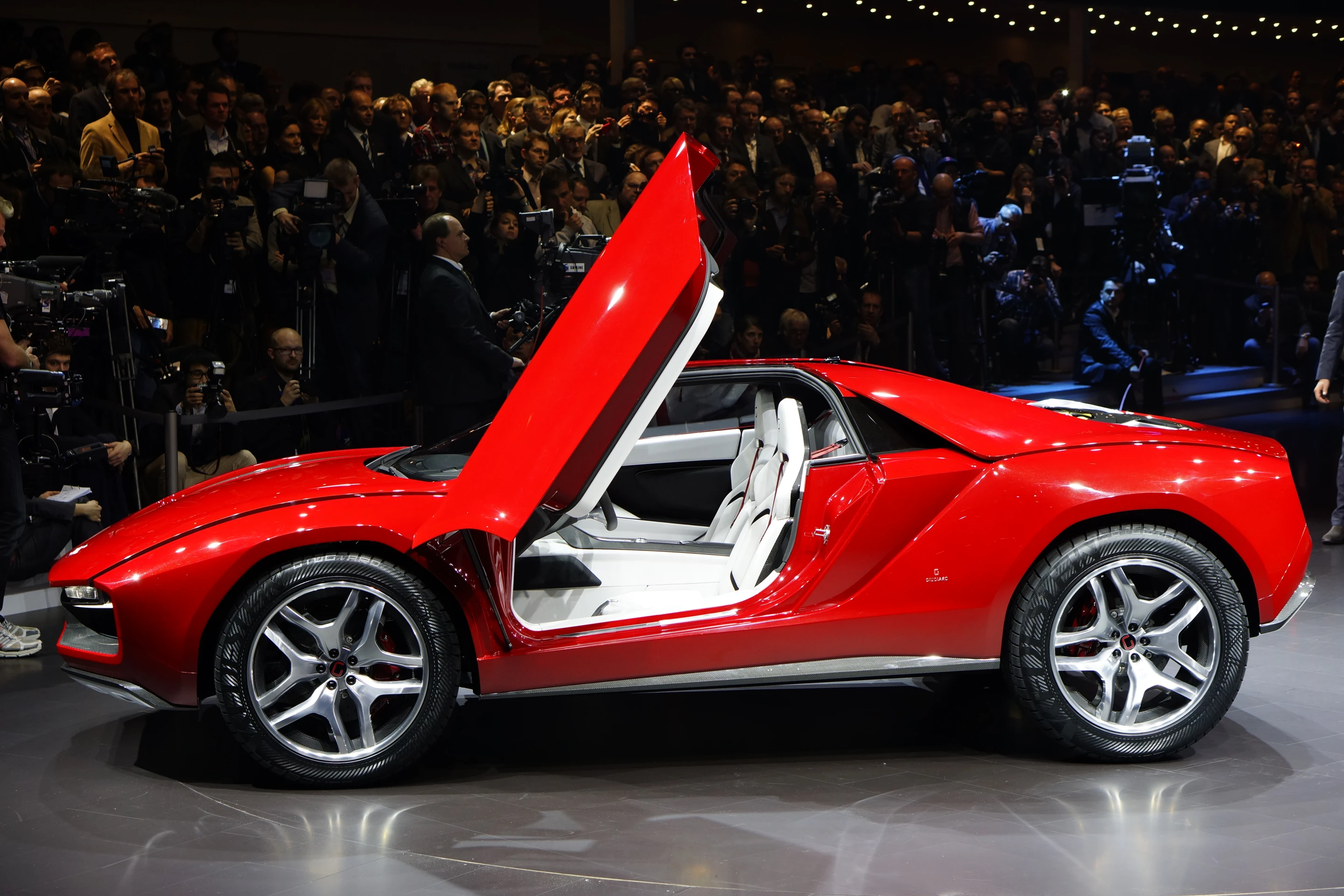 The Giugiaro Parkour coupé boasts a top speed of 199 mph (320 km/h)