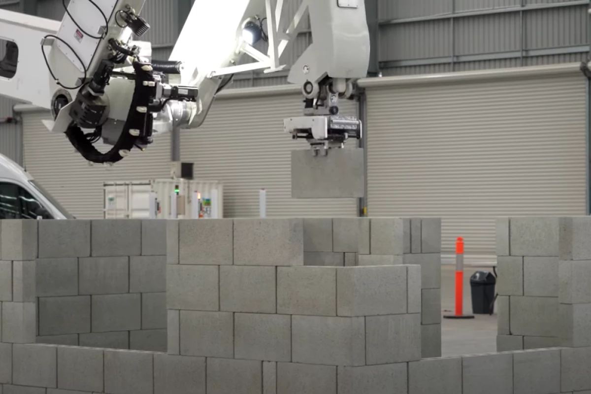 The Hadrian robot was created by Australian firm Fastbrick Robotics (FBR) and is named after the UK’s Hadrian Wall