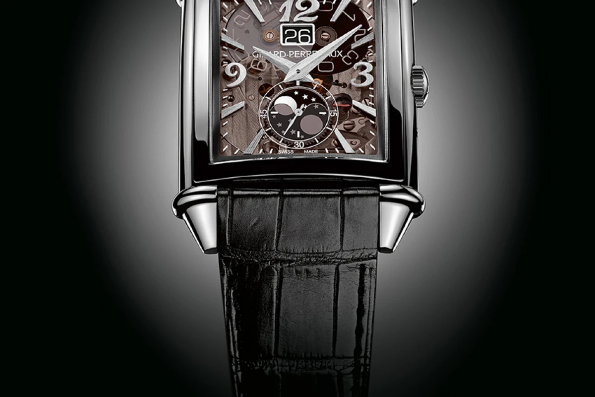 The Vintage 1945 Large Date and Moon-Phases watch replaces the dial with one made of transparent sapphire