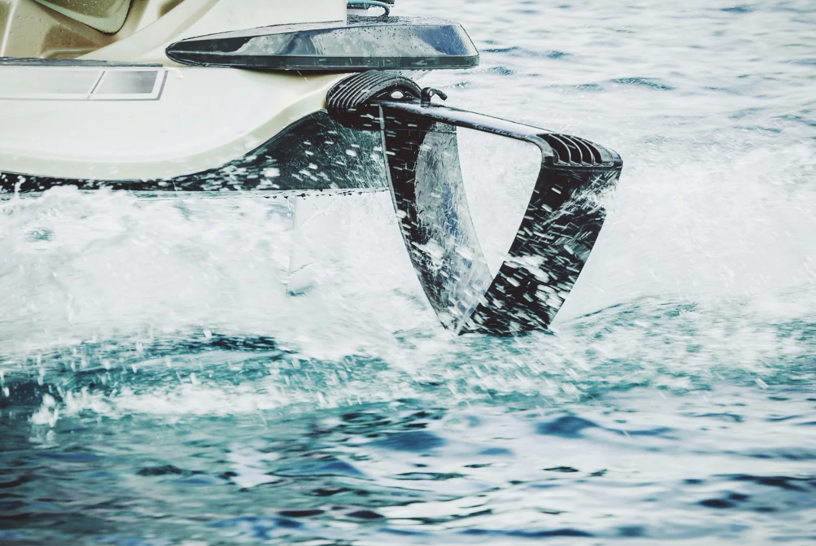 The aluminum alloy used for the hydrofoil legs of the Quadrofoil Q2 is light, strong and resistant to corrosion