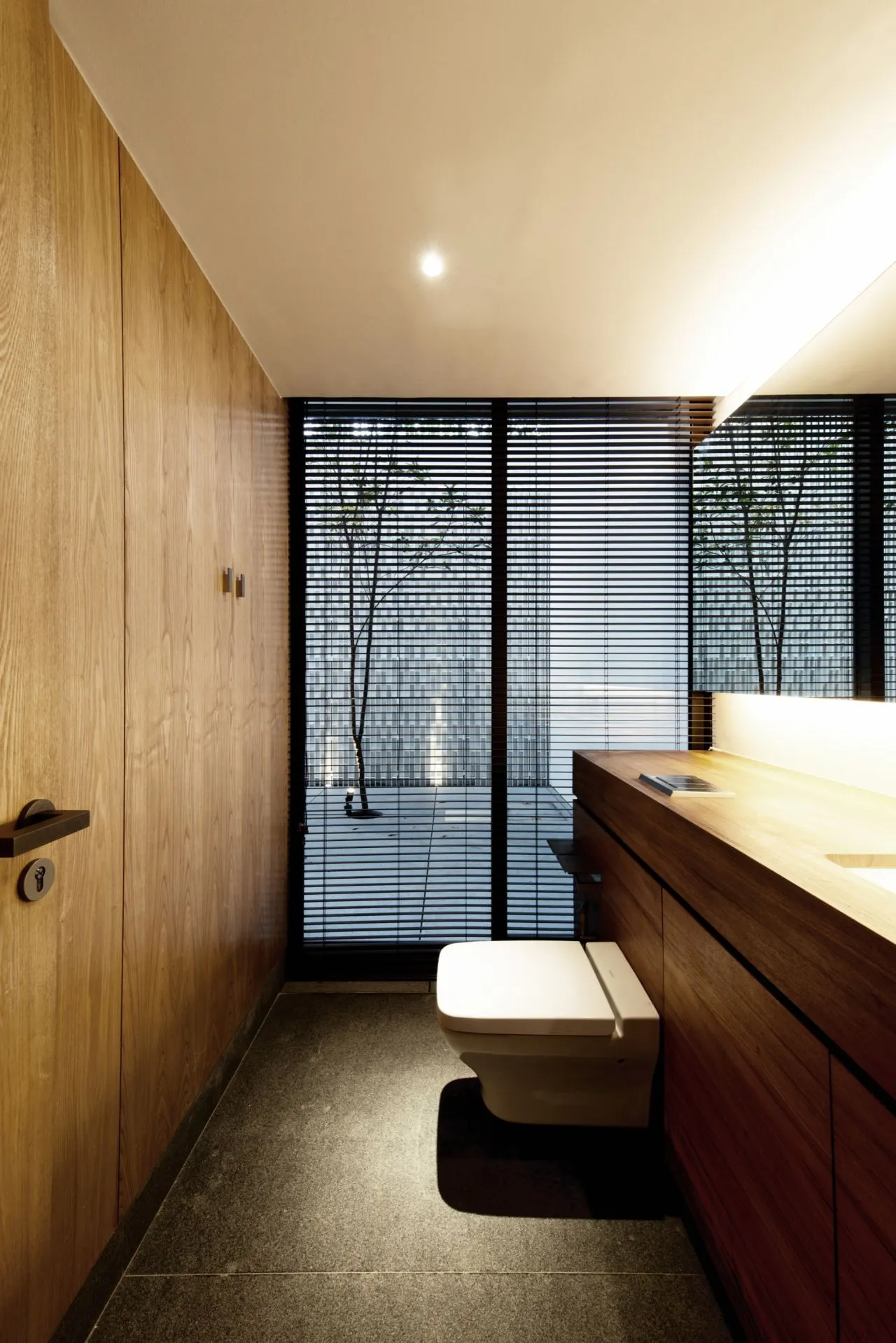 Luxury toilet and wash room (Photo: Bryan van der Beek and Edward Hendricks)