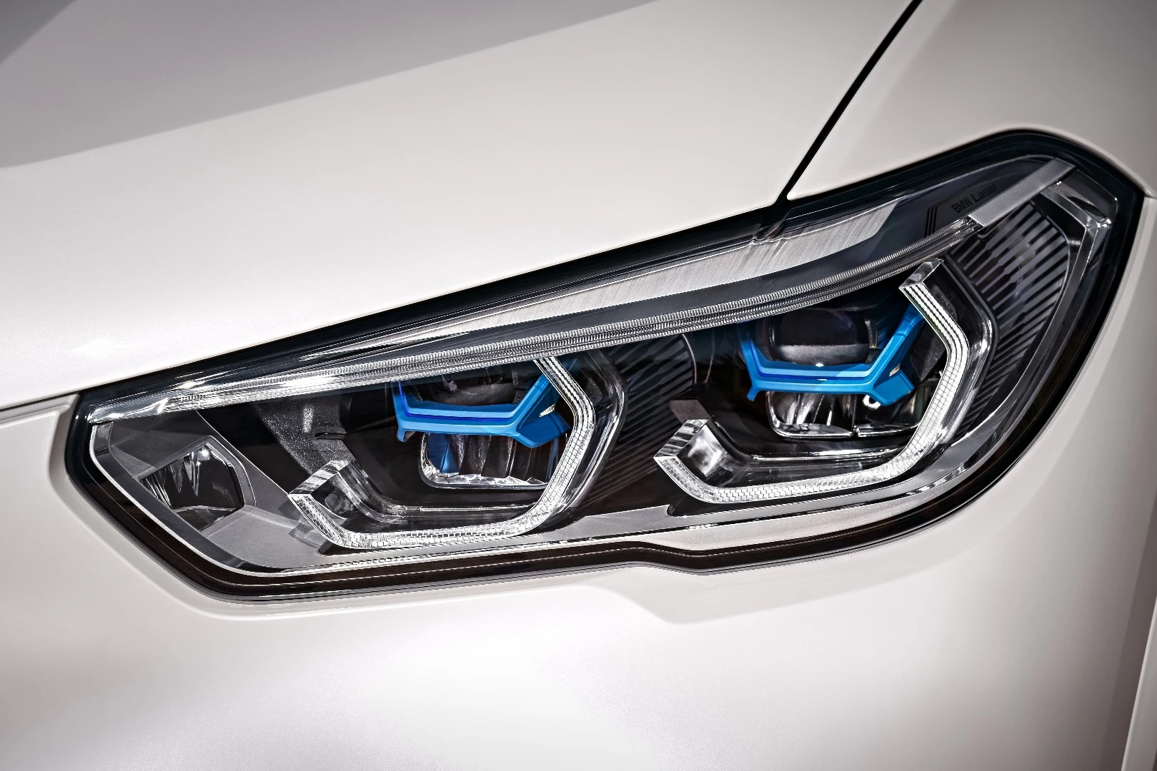 Headlight on the fourth-generation BMW X5