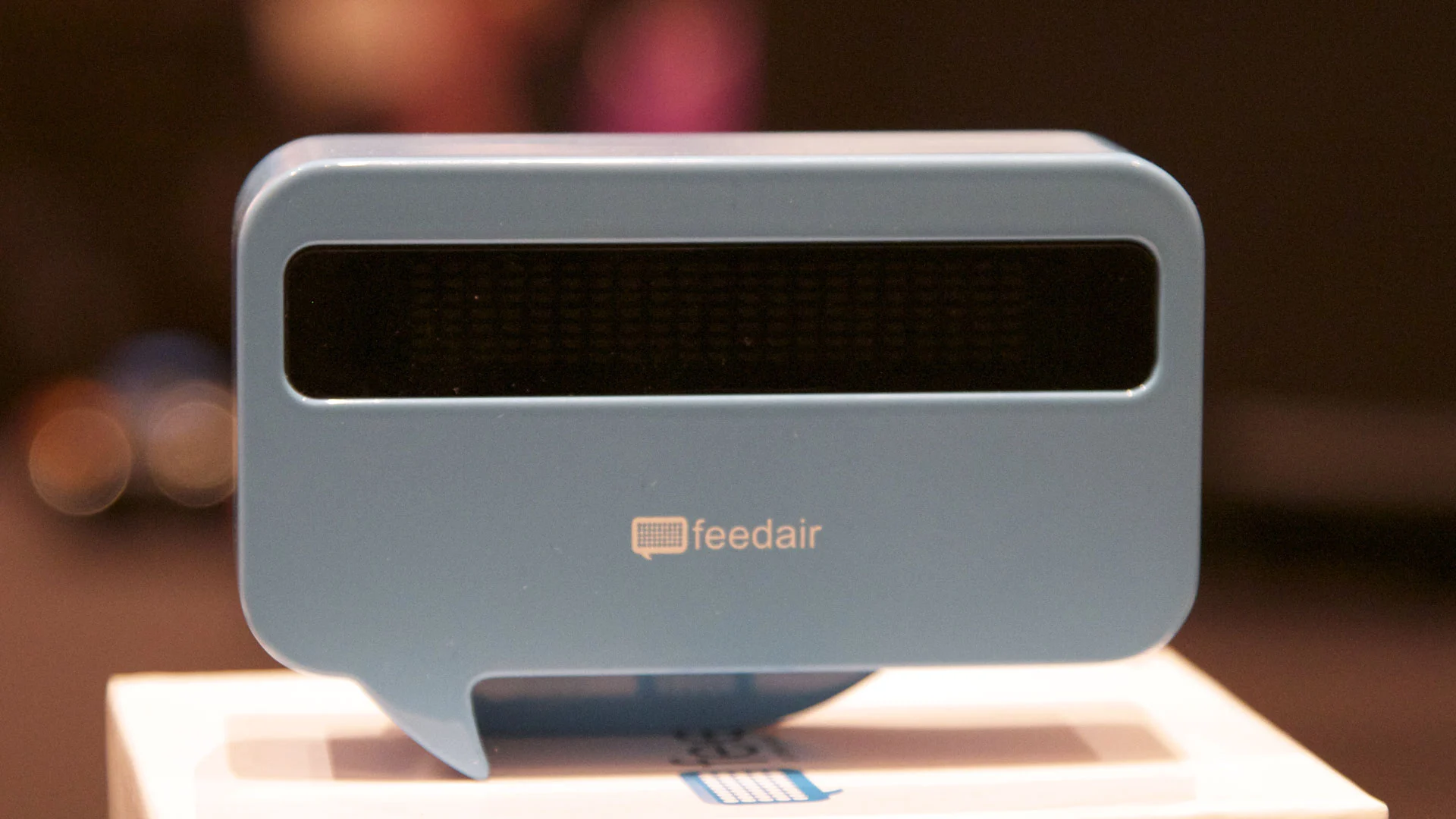 Feedair personalized news ticker