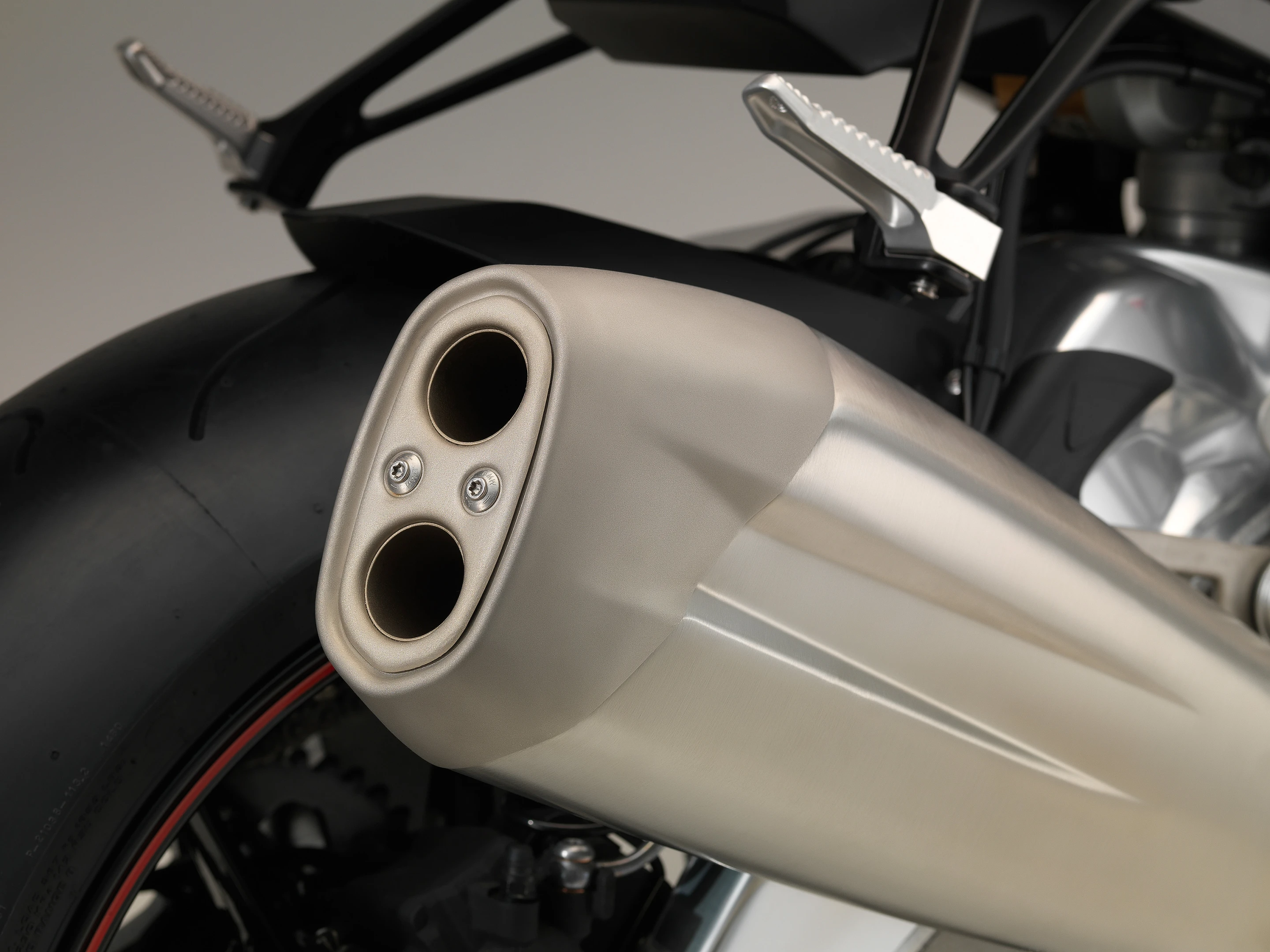 The 2015 BMW S1000RR's lightweight, deeper-voiced exhaust