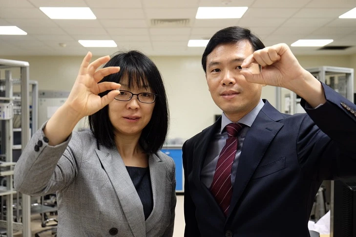 Assistant Professor Wang Xiaomeng (left) from NTU’s Lee Kong Chian School of Medicine and Professor Chen Peng from the NTU School of Chemical and Biomedical Engineering are part of the NTU team that developed the eye patch