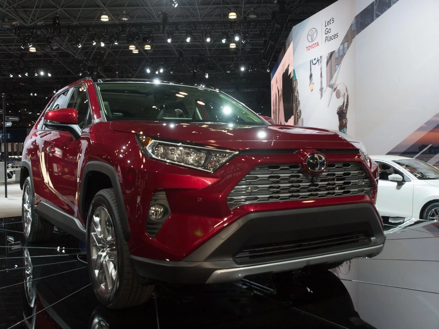 Toyota will offer both 2.5-liter inline four and hybrid powertrain options on the new RAV4