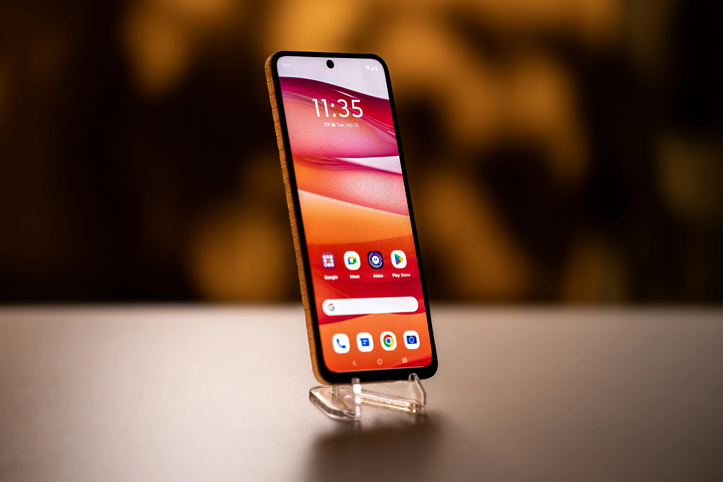 The flexible handset sports a 6.9-inch pOLED display when in standard smartphone mode