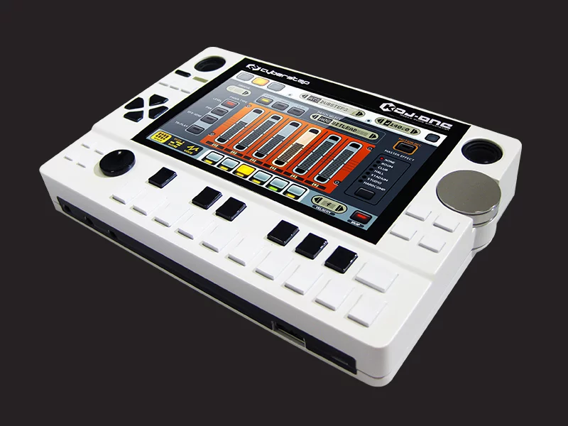 The KDJ-ONE is powered by a 1 GHz ARM Cortex A8 processor with support from 512 MB of RAM and 4 GB of solid state storage