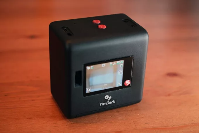 The I'm Back MF features a 16 megapixel image sensor, Wi-Fi, a touchscreen display, and is designed to fit on the back of classic medium format analog cameras