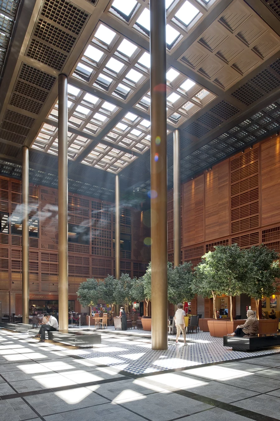 Roof panels can slide closed in order make the temperature in the Abu Dhabi Central Market more controllable (Photo: Nigel Young / Foster + Partners)