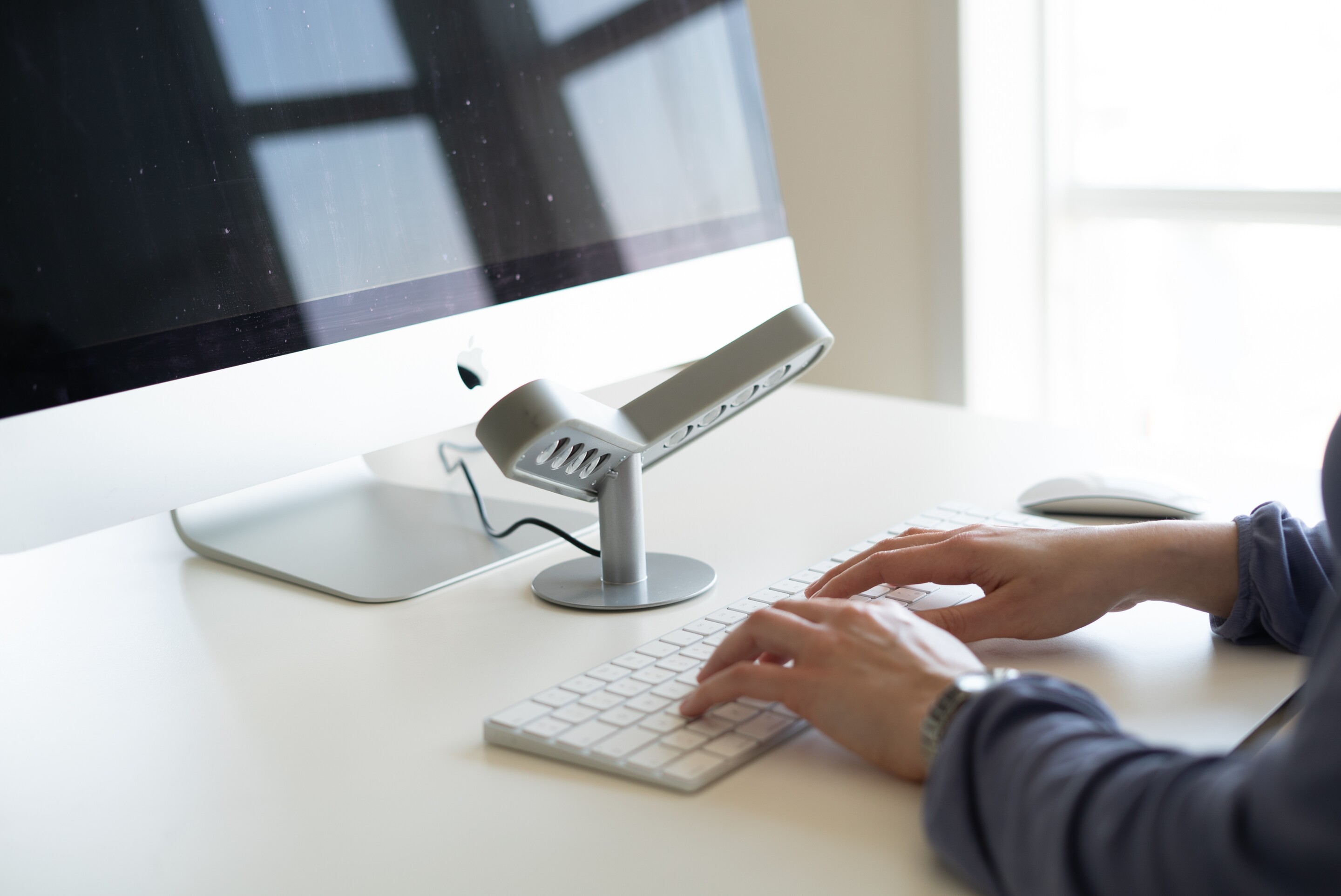 Desktop hand warmer uses focused IR LEDs to beat the chill