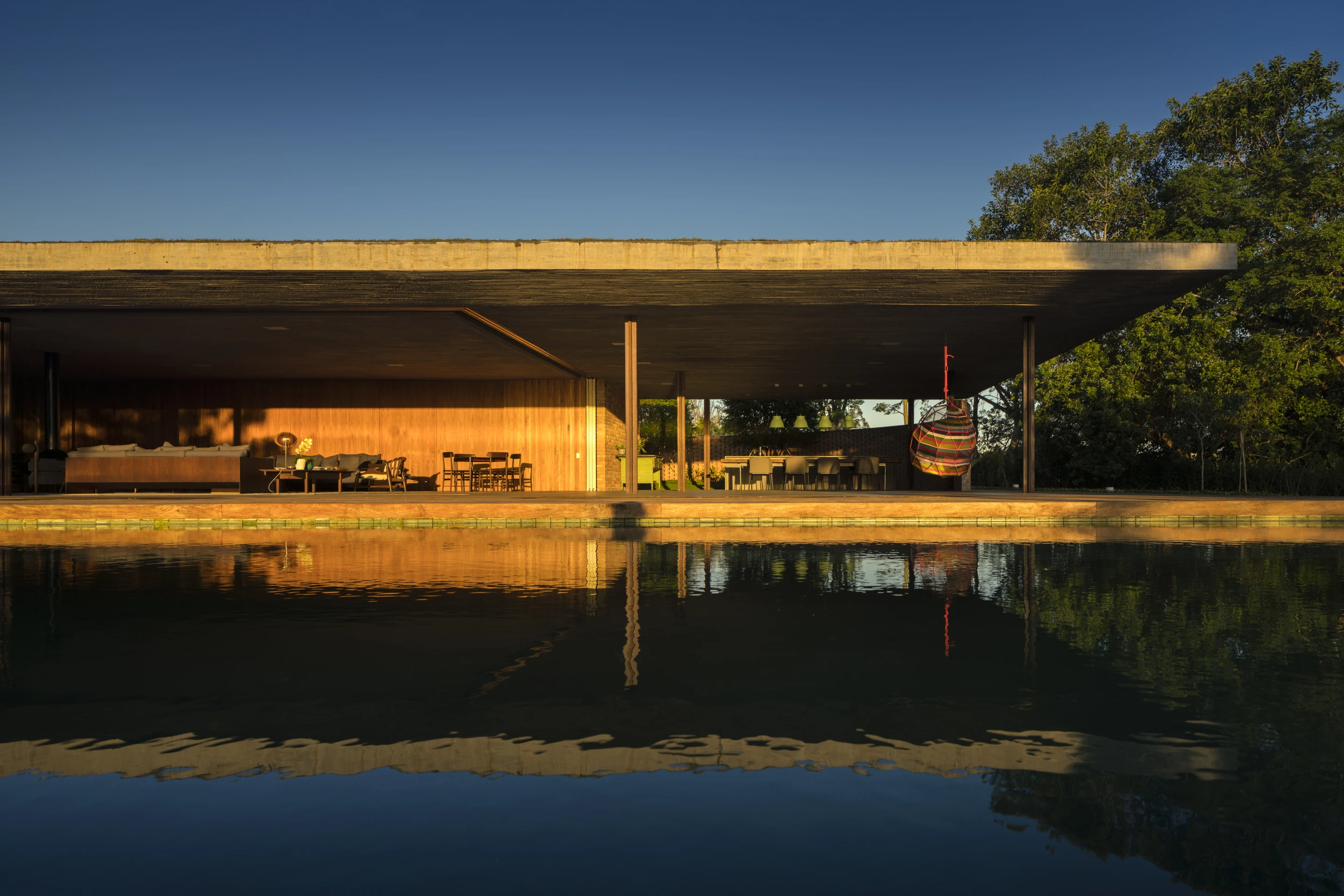 Planar House's glazed facade opens up to the outside