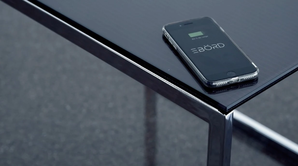 Up to four devices can be placed anywhere on the Ebörd's surface to charge