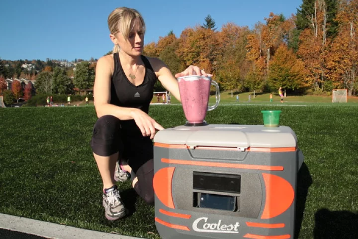 The Coolest's ice-crushing blender makes drinks on the spot