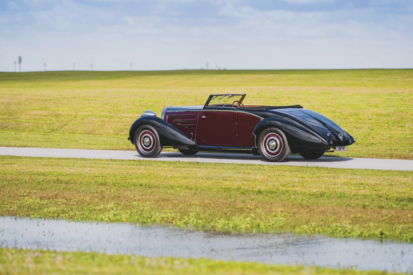 1938 Bugatti Type 57 Cabriolet by D'Ieteren