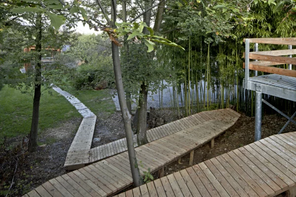 Tvzeb zero-energy home is located in the woodlands a few kilometers from the historic center of Vicenza