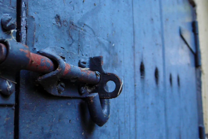 Gizmag examines a painless approach to password management using encrypted text files synchronized across devices (Photo: Damien Ayers)