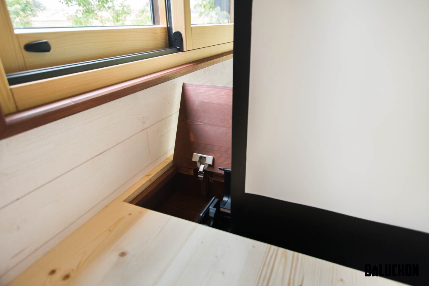 Tiny house Le Château Ambulant has a projector screen hidden in the floor