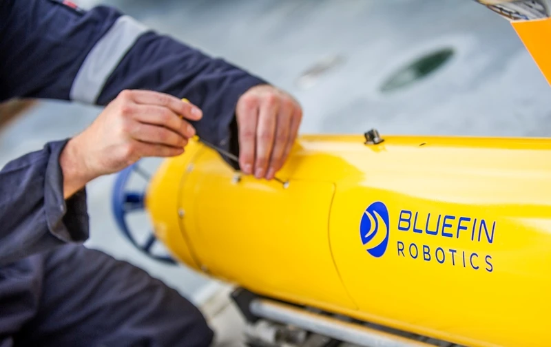 Bluefin-9 has a carbon composite hull