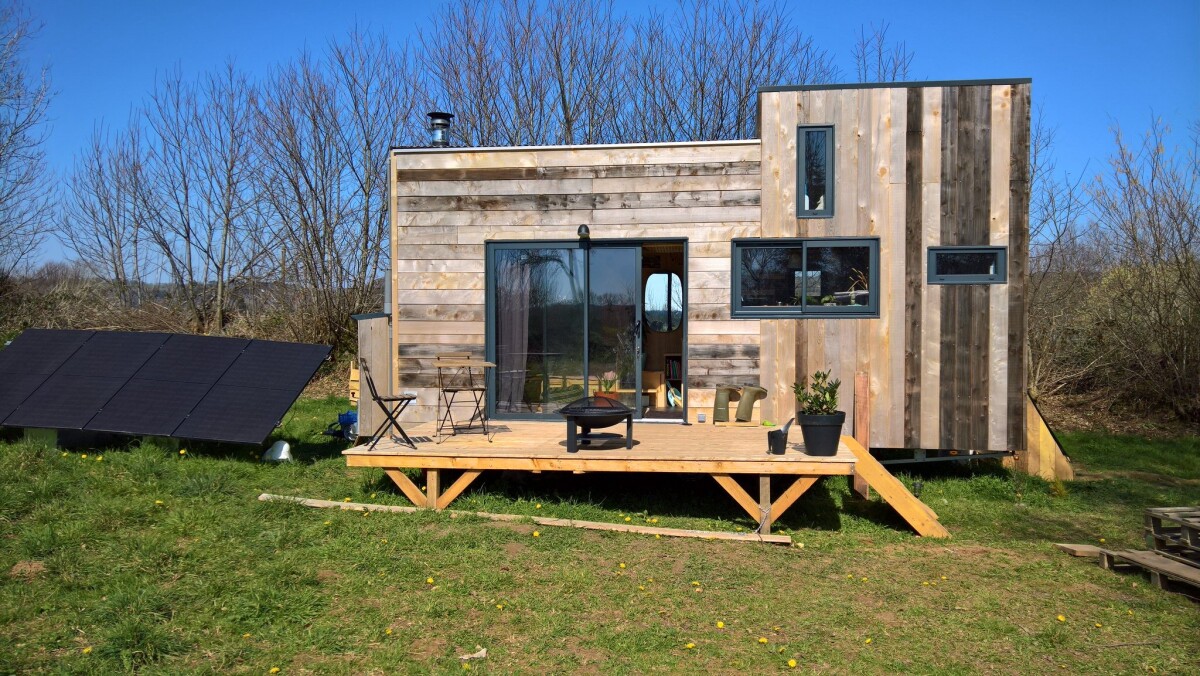 Off-grid tiny house embraces self-sufficient small living