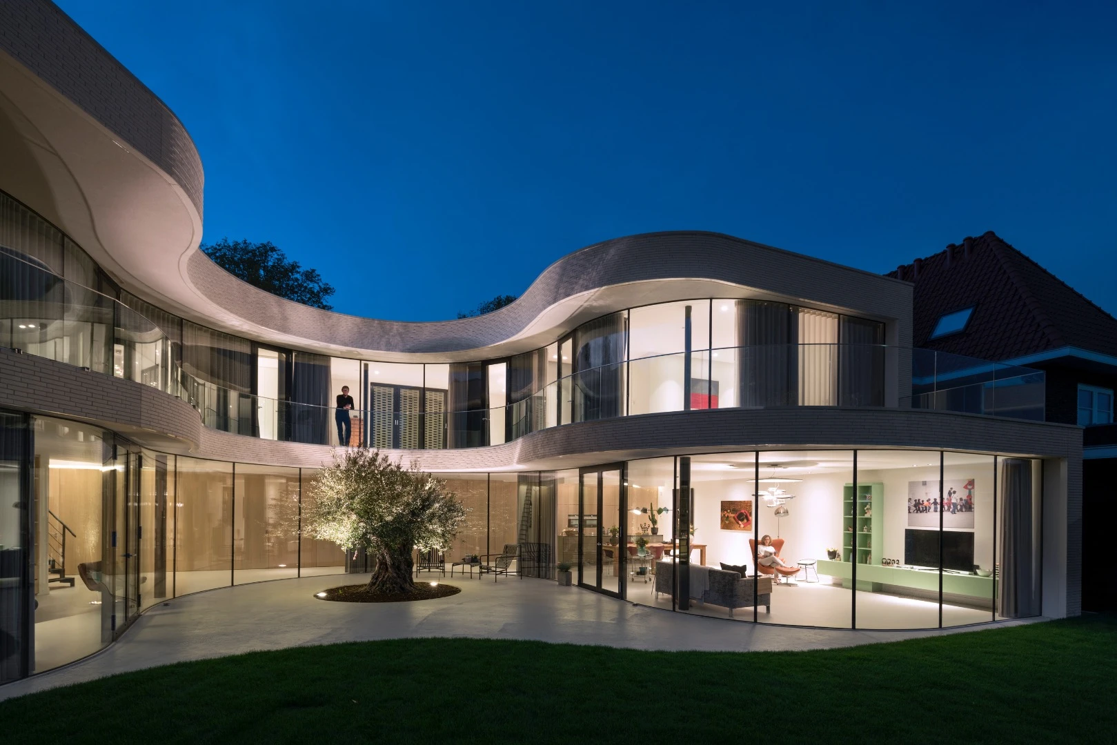 The 480 sq m (5,166 sq ft) Casa Kwantes is located in west Rotterdam, the Netherlands