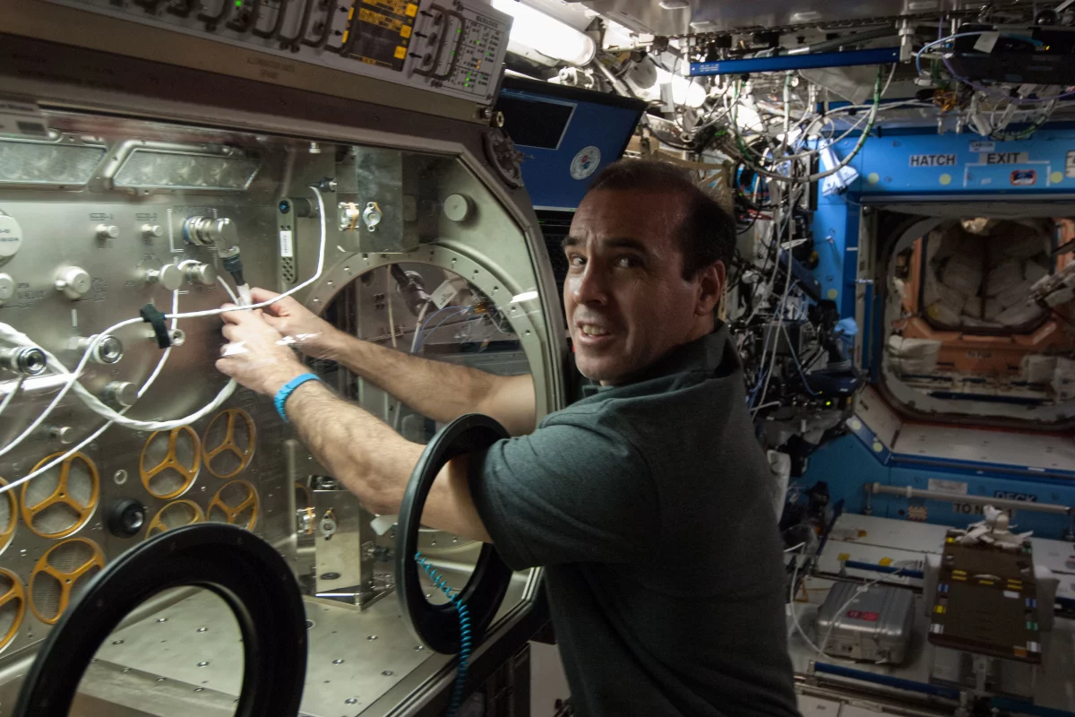 NASA astronaut Rick Mastracchio prepares to test the ultraviolet light decontamination hardware (Image: NASA)