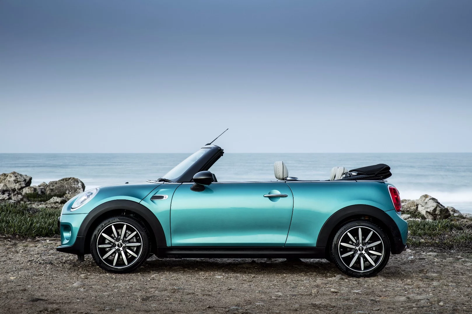 For this new model, BMW decided to feed the MINI some burgers and expand its girth