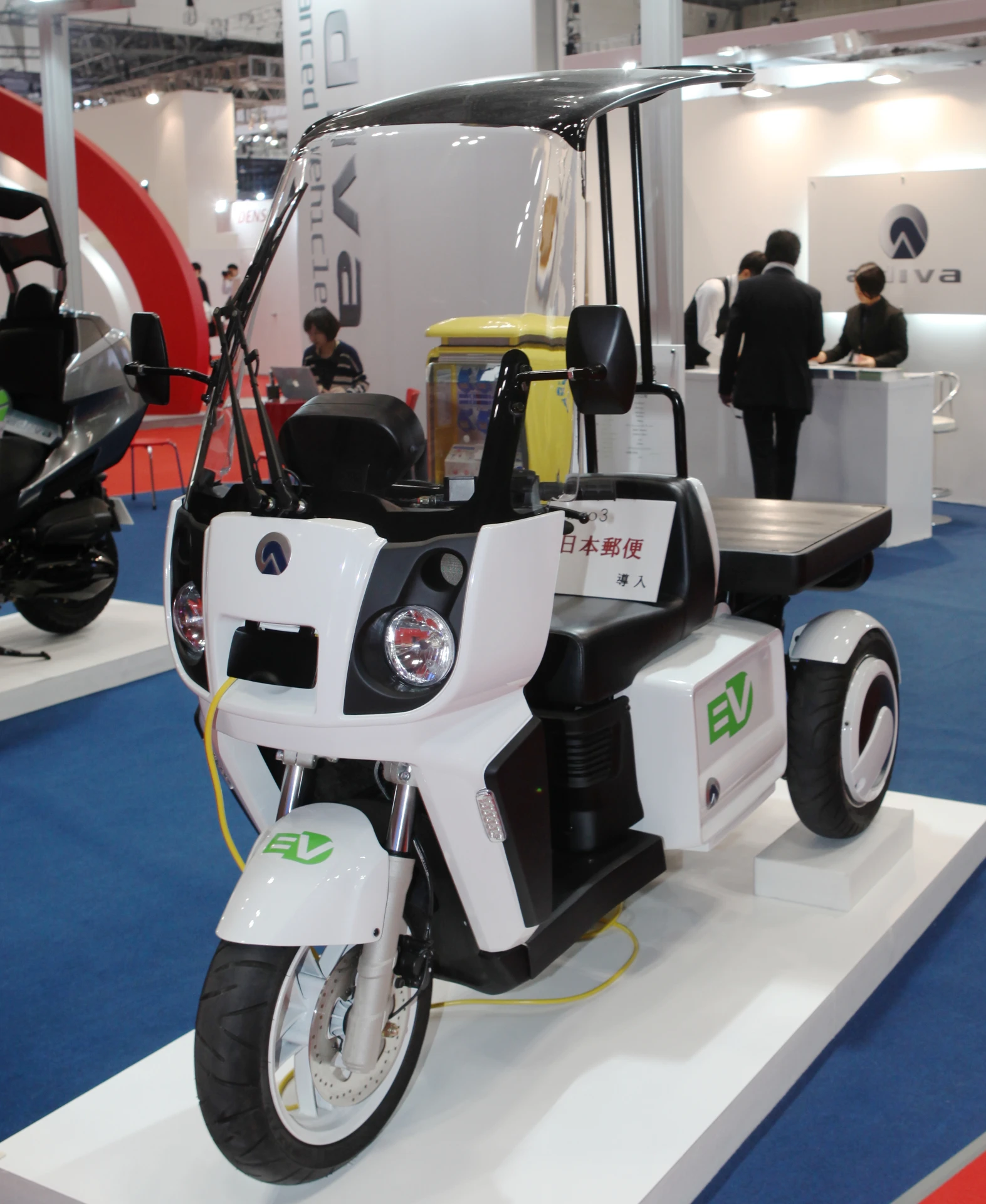 Adiva's CARGO3 tilting three-wheeler
