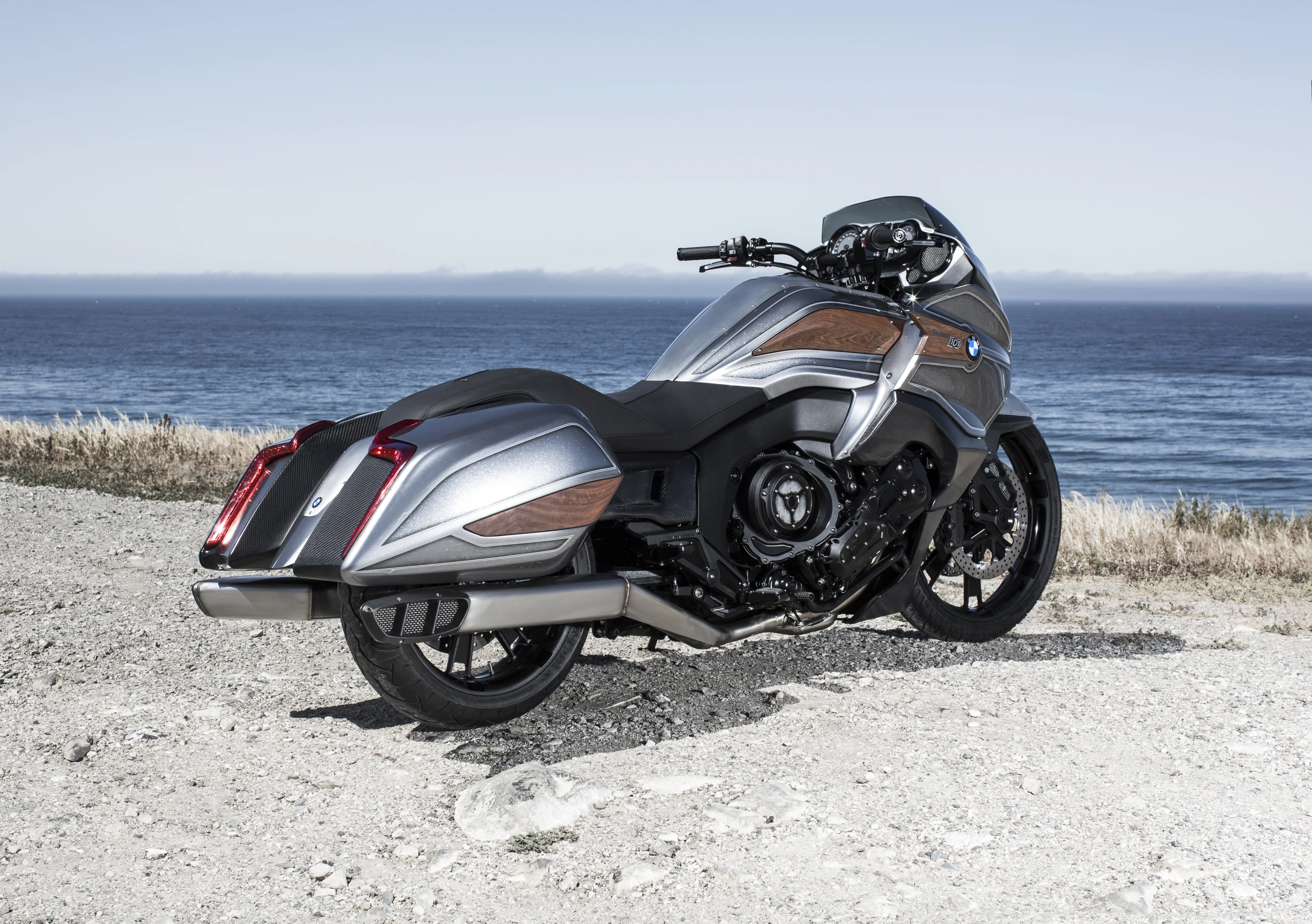 BMW doesn't mess around with its concept bikes. If they make waves, the bikes tend to make it to production. People loved the Concept 90 in 2013, and it quickly became the very popular R NineT production bike. Likewise, the Concept Roadster provided a blueprint for the updated R 1200 R that was released this year. Both these concepts were debuted at the Concorso d'Eleganza Villa d'Este in Como, Italy, and versions of both made it to production quick smart. So this year's effort, the BMW Concept 101