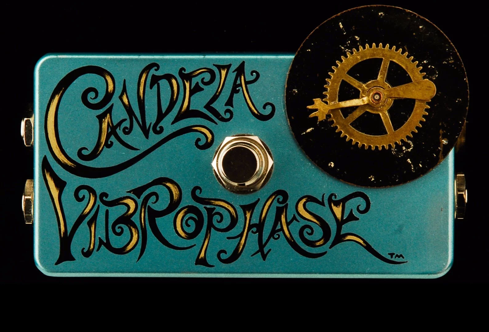 The Candela Vibrophase is engaged and bypassed using a floor stomp