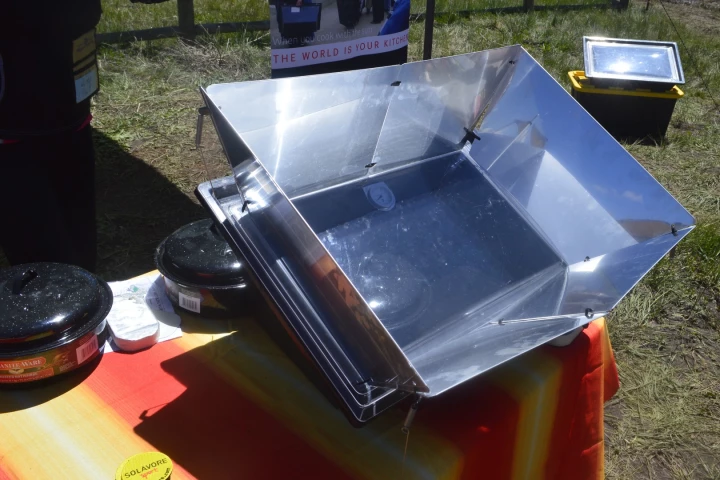 The optional reflector helps to improve performance