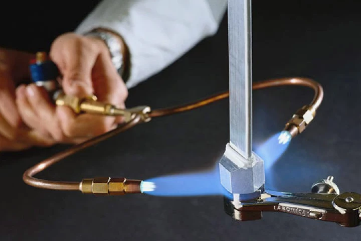 SafeFlame technology converts water into hydrogen and oxygen gas