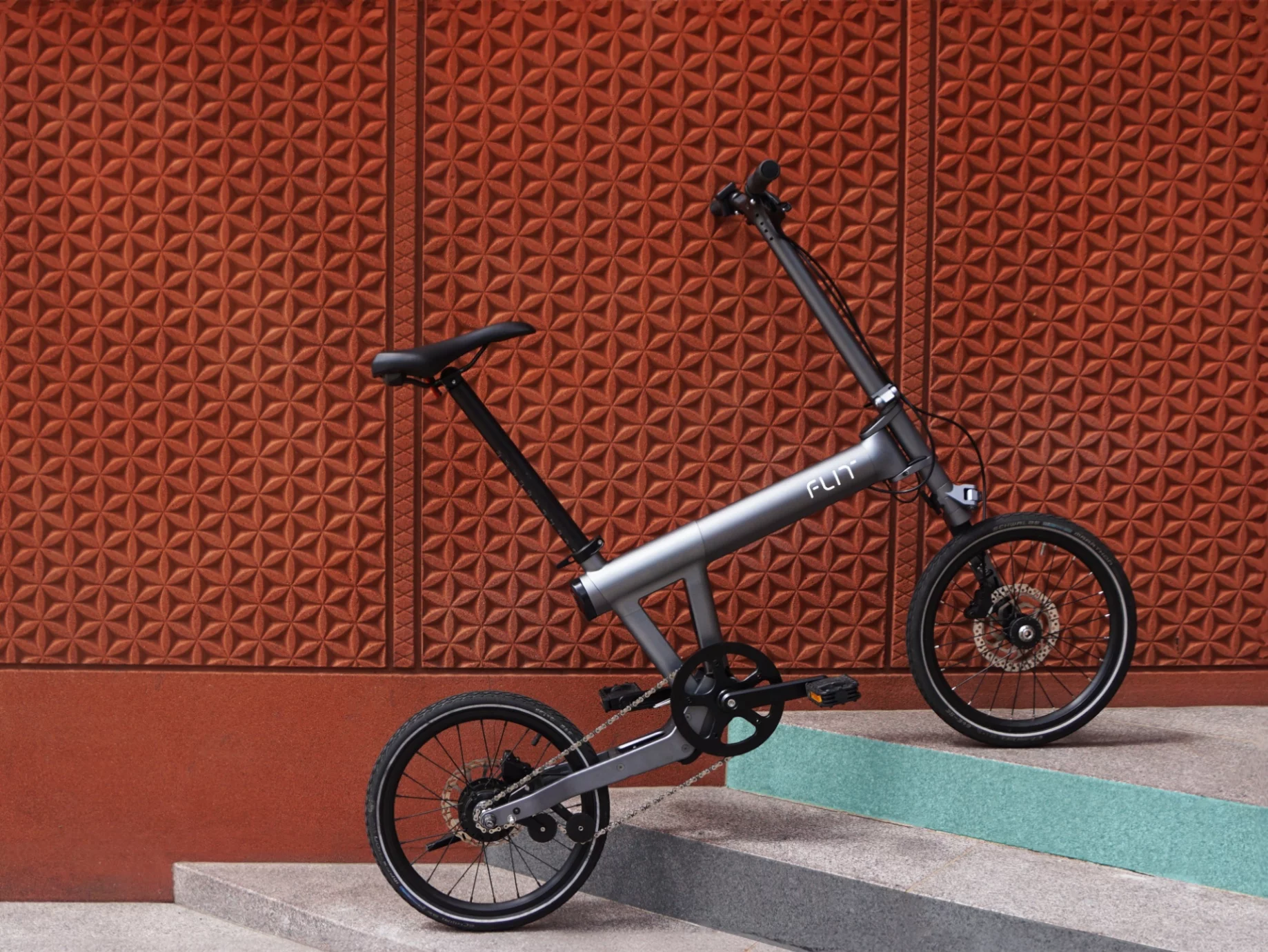 The Flit M2 features elastomer discs to the rear to help smooth out uneven terrain