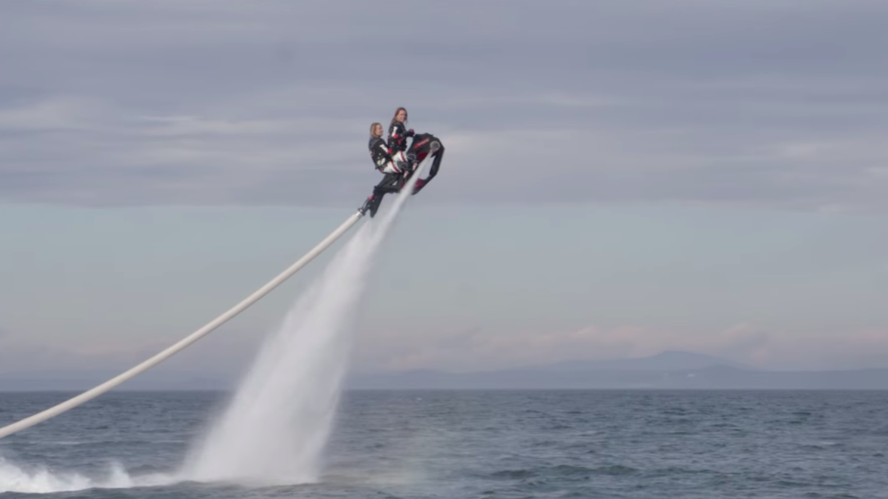 Fly ride. маунтинбайк экстремальный вид спорта. флайрайд. флай райд козерог в хорошем качестве. Fly ride.