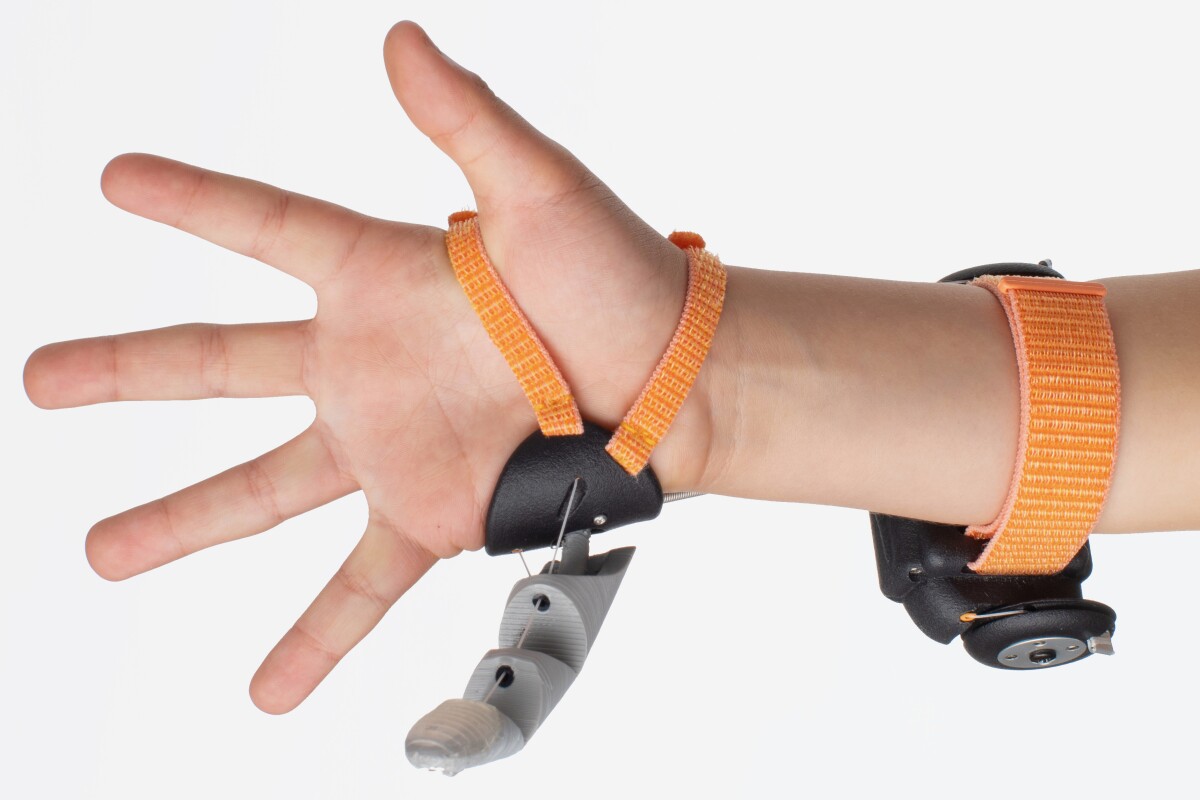 Mastering a Handy Third Thumb Might be Easier than you Imagine While adding an extra thumb might seem daunting, a recent study suggests most people mastered its use within a minute, challenging this notion. The Third Thumb gained attention in 2017 when British designer Danielle Clode developed it as her Master