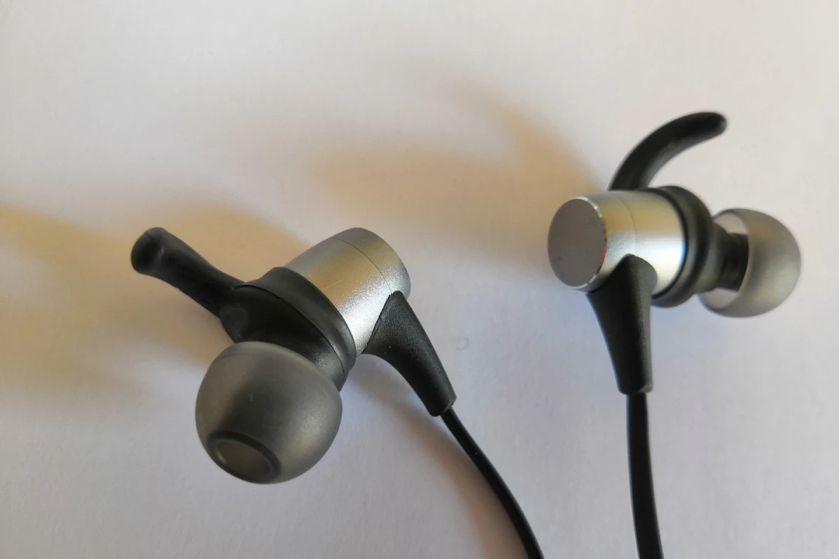 Probably the first thing you notice about the Spirt Pro are its distinctive "EarWings" designed to fit the curvature of your ear