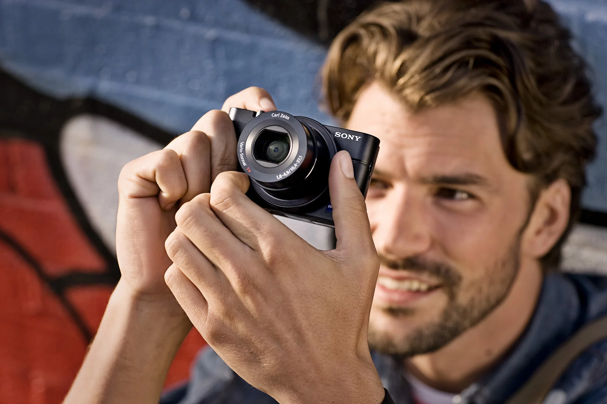 Features of the US$650 Sony Cyber-shot RX100 include a 25-point autofocus system, an F1.8-4.9 Carl Zeiss Vario-Sonnar T lens and control ring that surrounds the lens