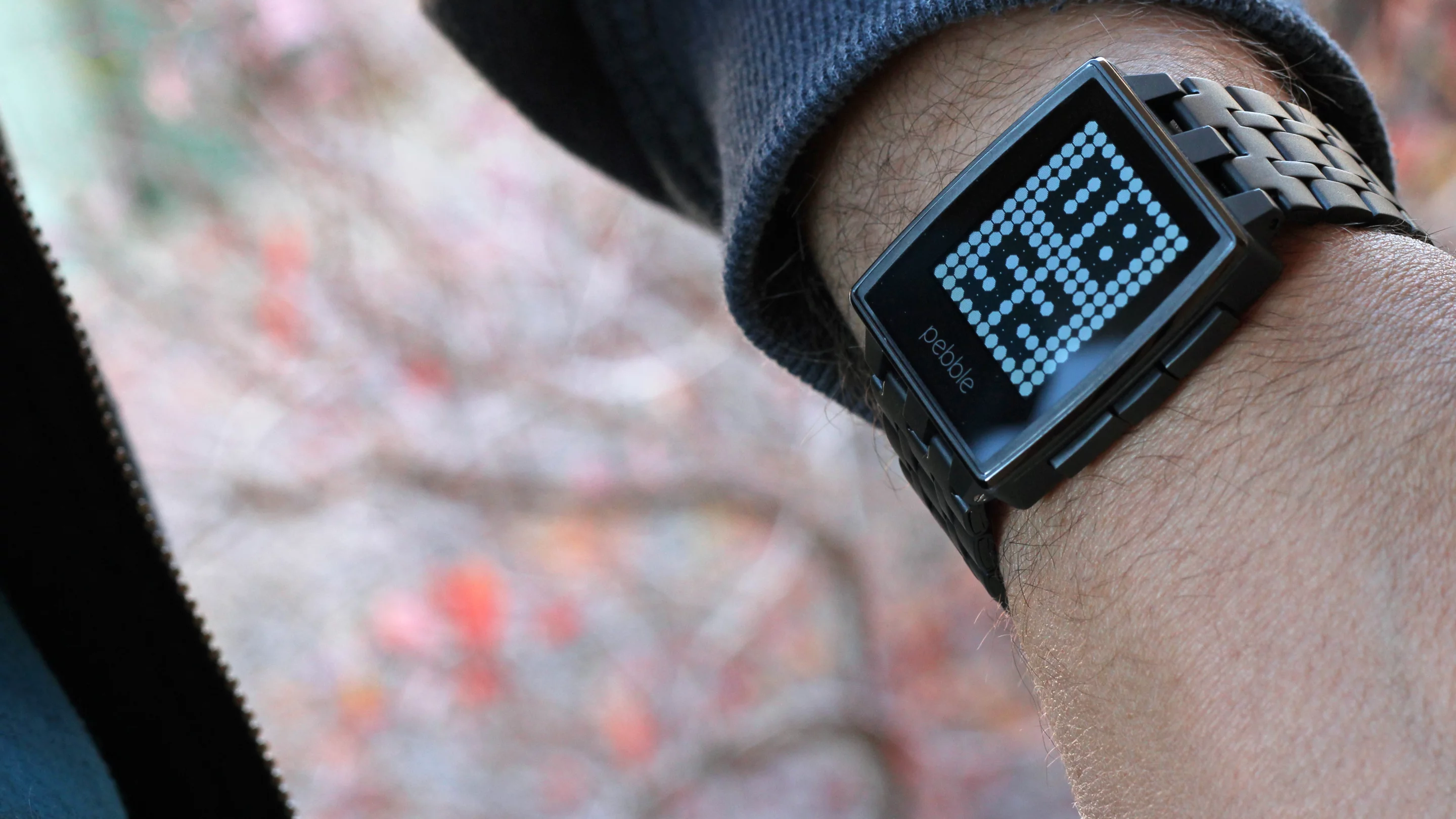 What's old is new again, as Gizmag reviews the Pebble Steel smartwatch (Photo: Will Shanklin/Gizmag.com)