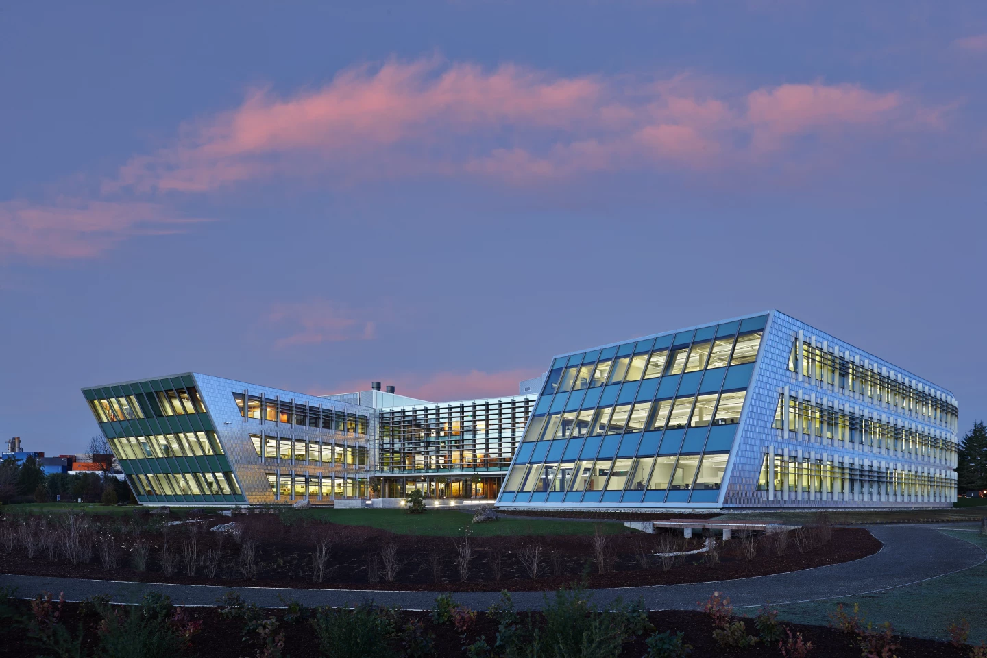 Federal Center South Building 1202, Seattle byZGF Architects LLP (Photo: Benjamin Benschneider)