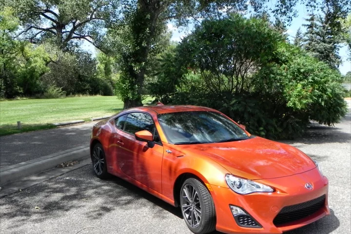 For a certain segment of entry-level sports car buyers, the 2016 Scion FR-S is a perfect fit