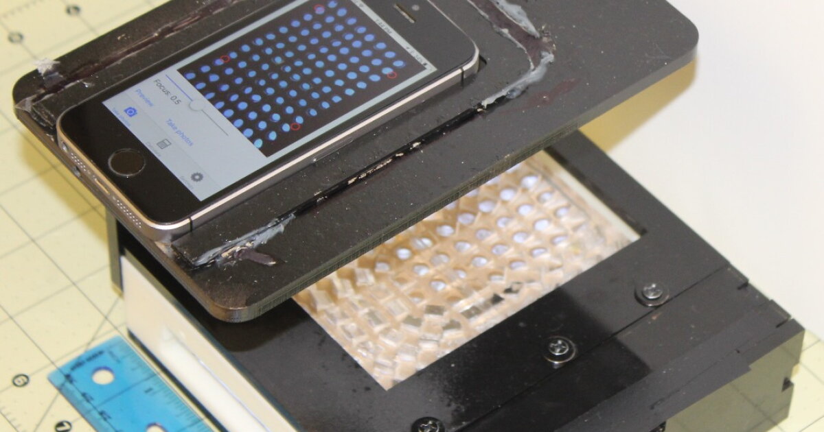 Diagnostic device uses smartphone to check almost 100 samples at once