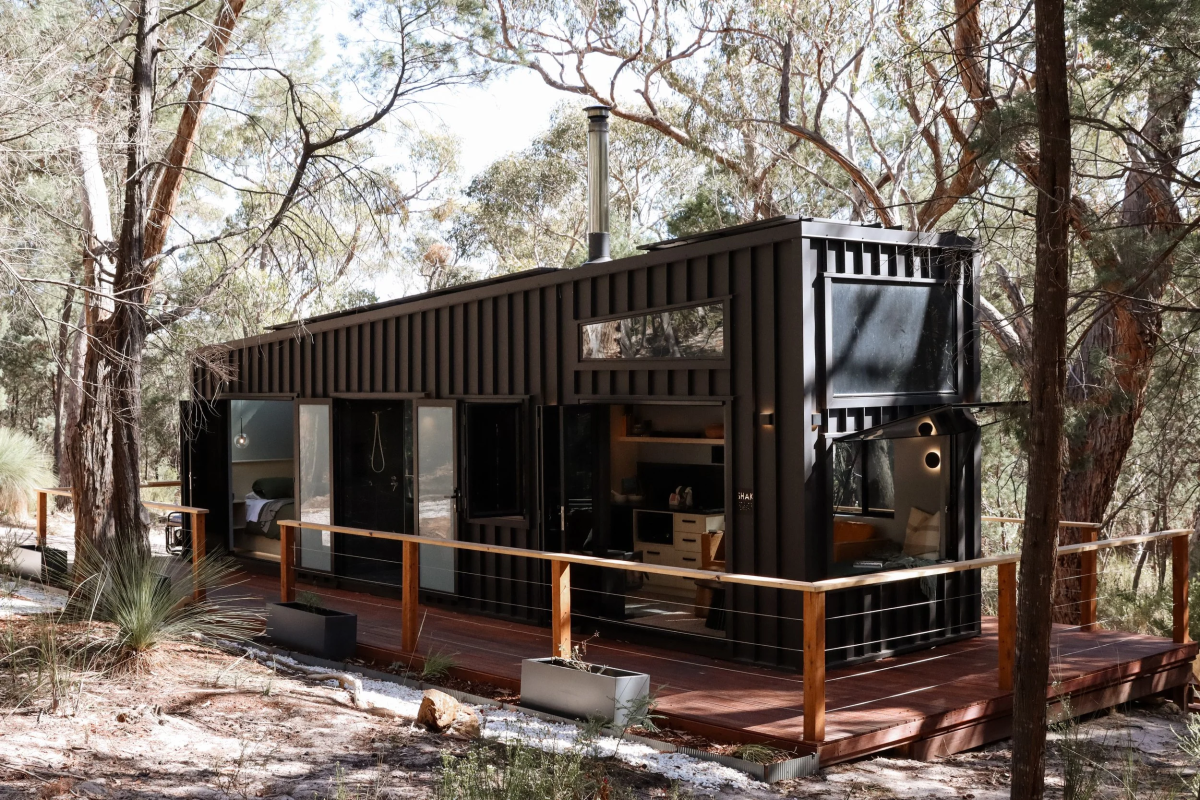 Off-grid tiny house opens up almost everything to the outdoors