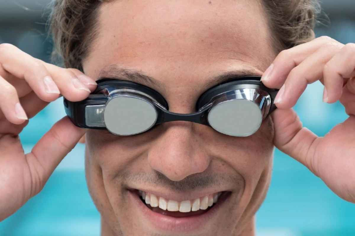 Form Swim Goggles sell for US$199