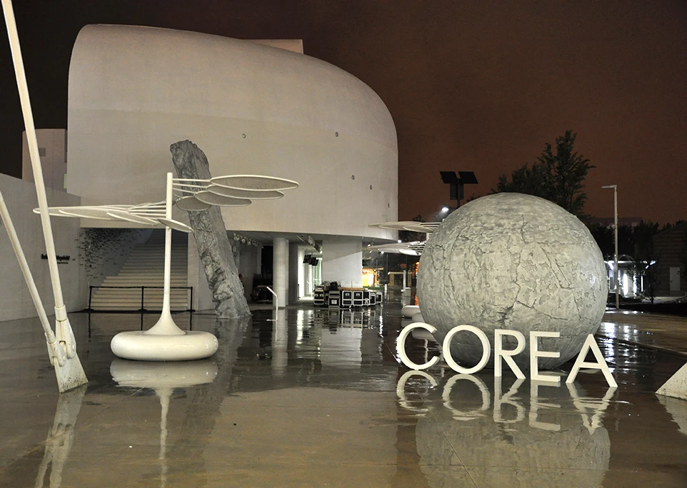 The Republic of Korea pavilion is built in the form of an enormous “Moon Jar”