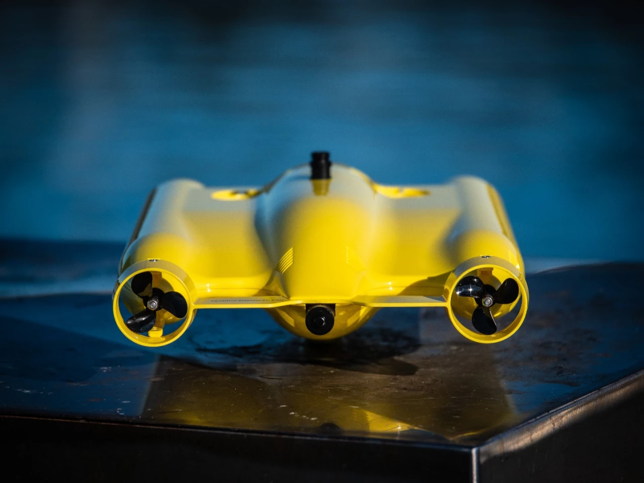 Twin rear props provide forward and reverse motion