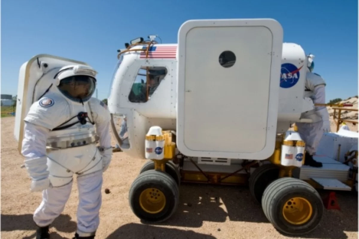 The self-contained module of the rover allows crew to discard their spacesuits while inside.Image: NASA